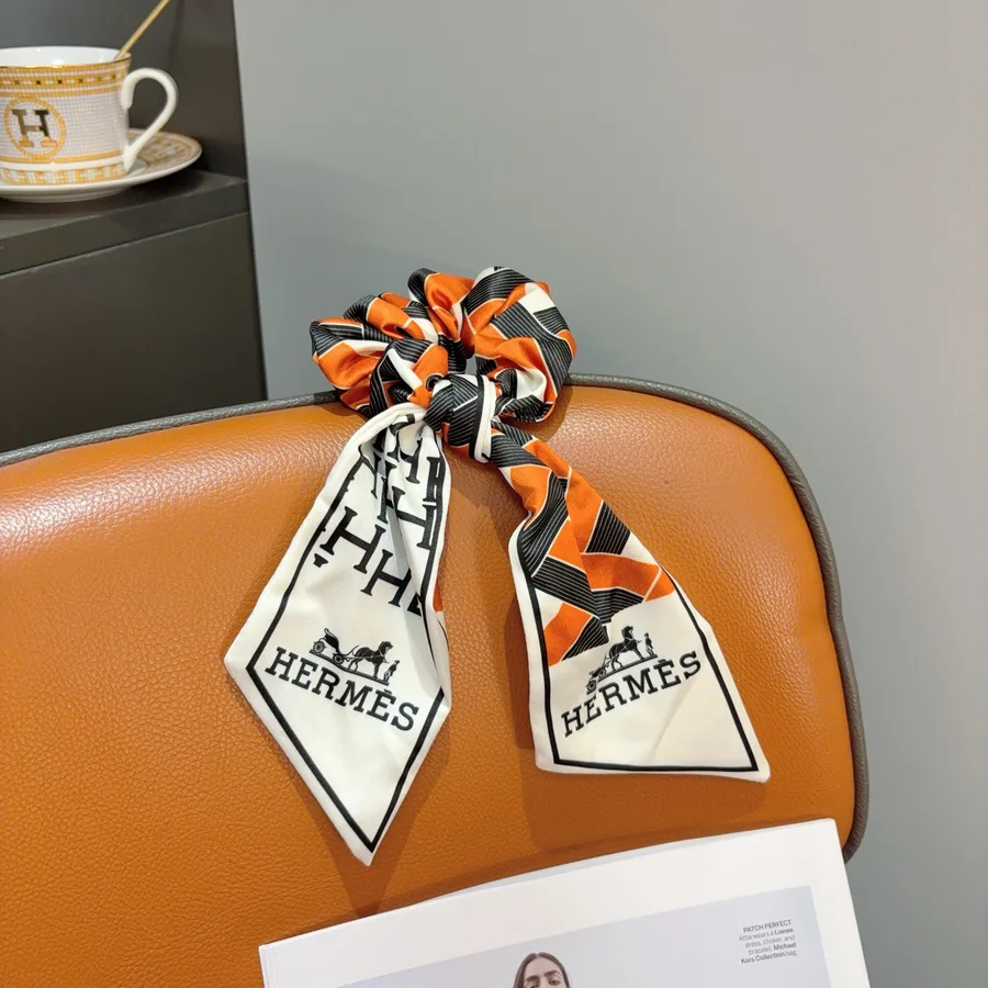 Hermès orange accessory — ref 811409