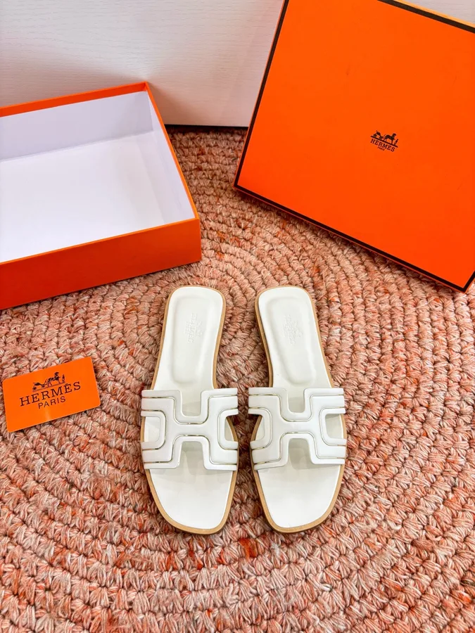 Hermès white shoe — ref 775908