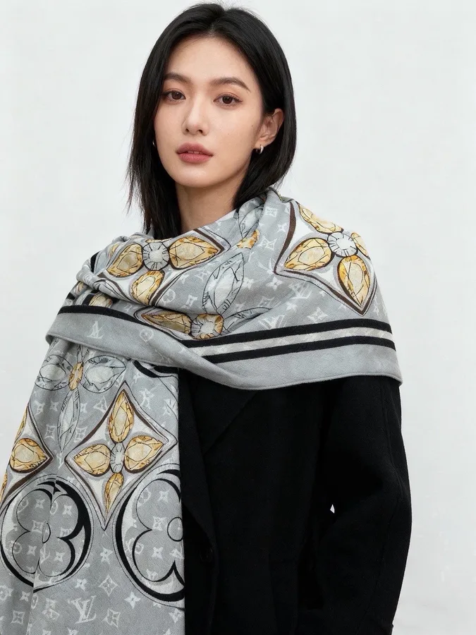 Louis Vuitton grey accessory — ref 811707