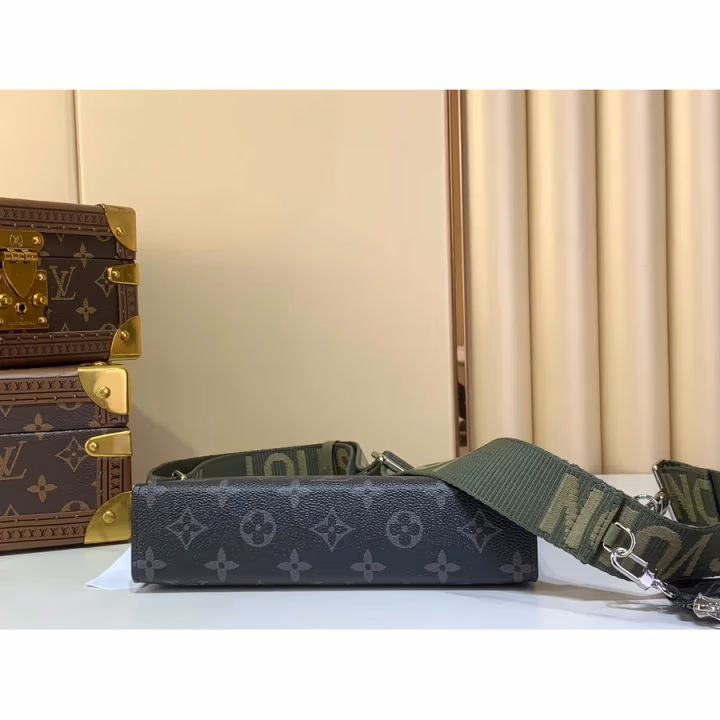 Louis Vuitton black canvas bag — ref 790804