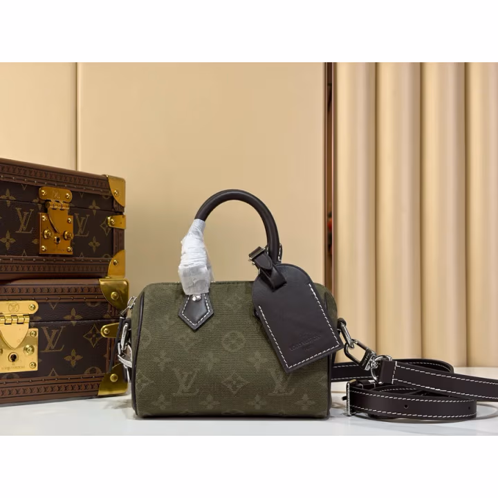 Louis Vuitton green canvas bag — ref 831322