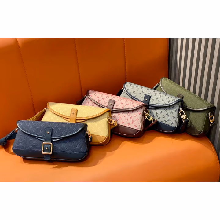 Louis Vuitton navy canvas bag — ref 794846
