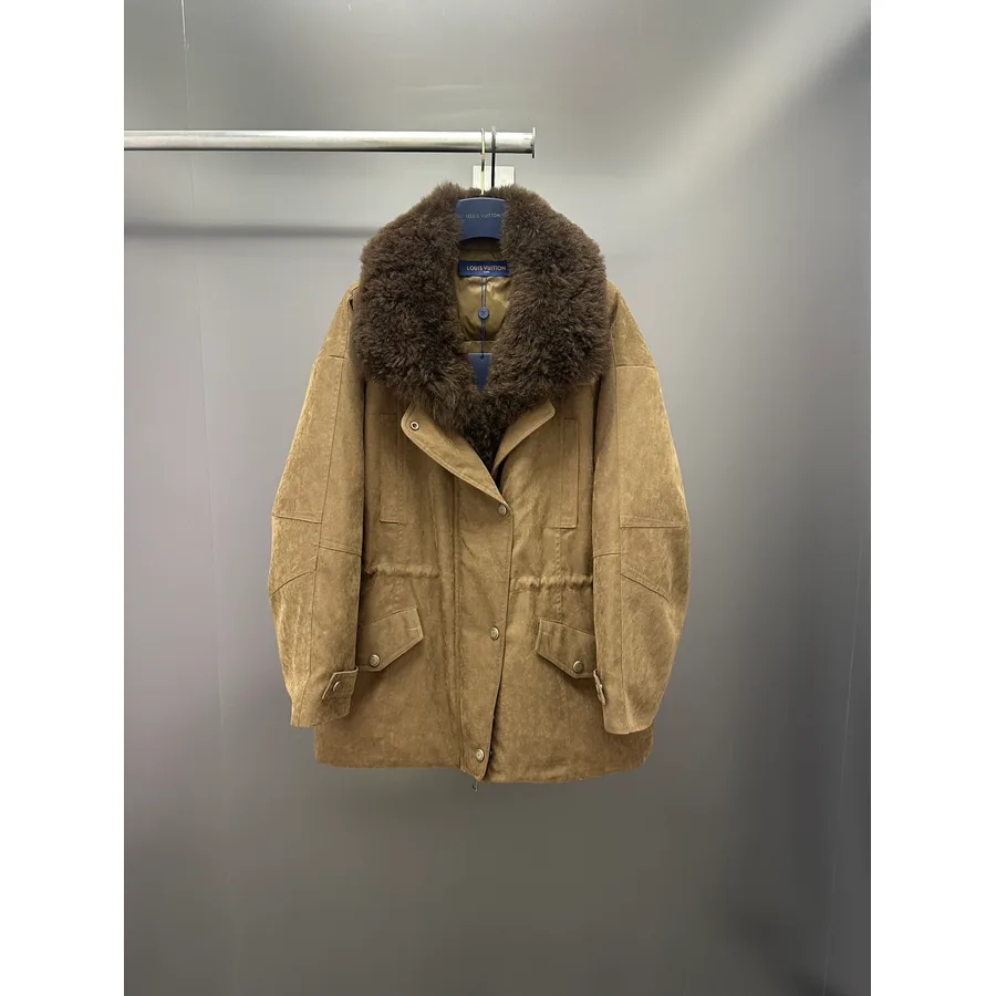 Louis Vuitton caramel garment — ref 828109