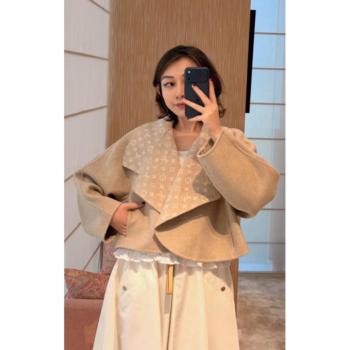 Louis Vuitton cream jacket — ref 831601