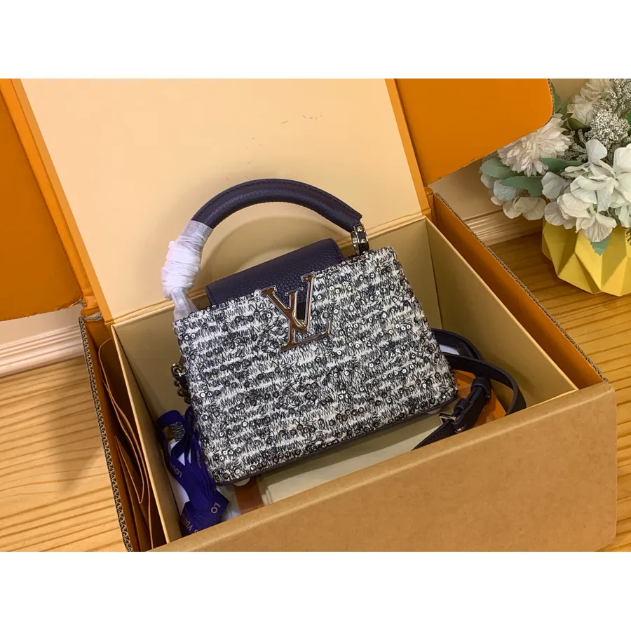 Louis Vuitton navy mini bag — ref 821917