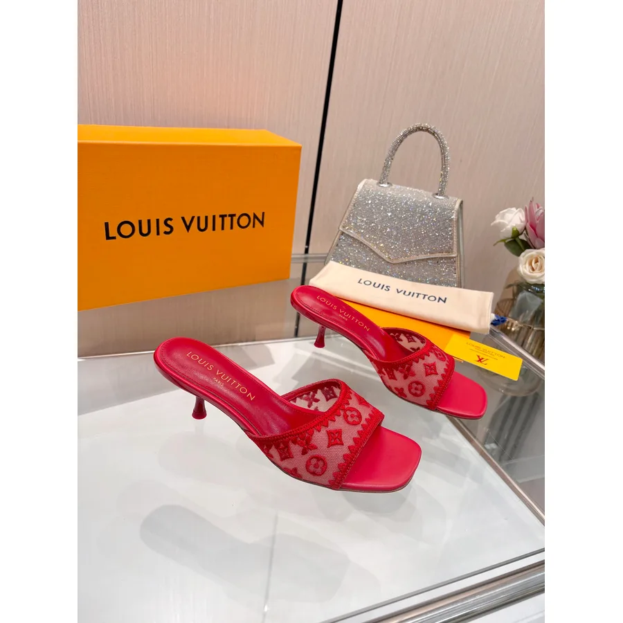 Louis Vuitton red shoe — ref 813845