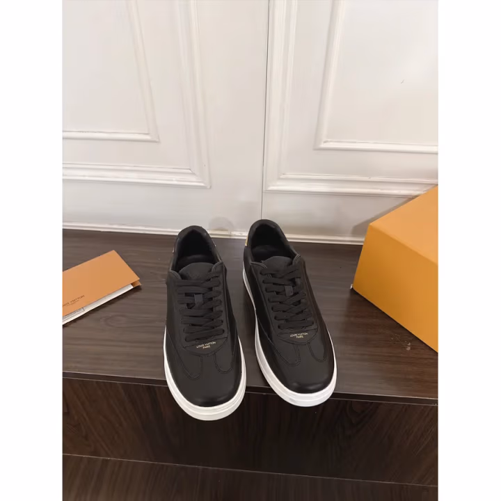 Louis Vuitton black sneaker — ref 813852
