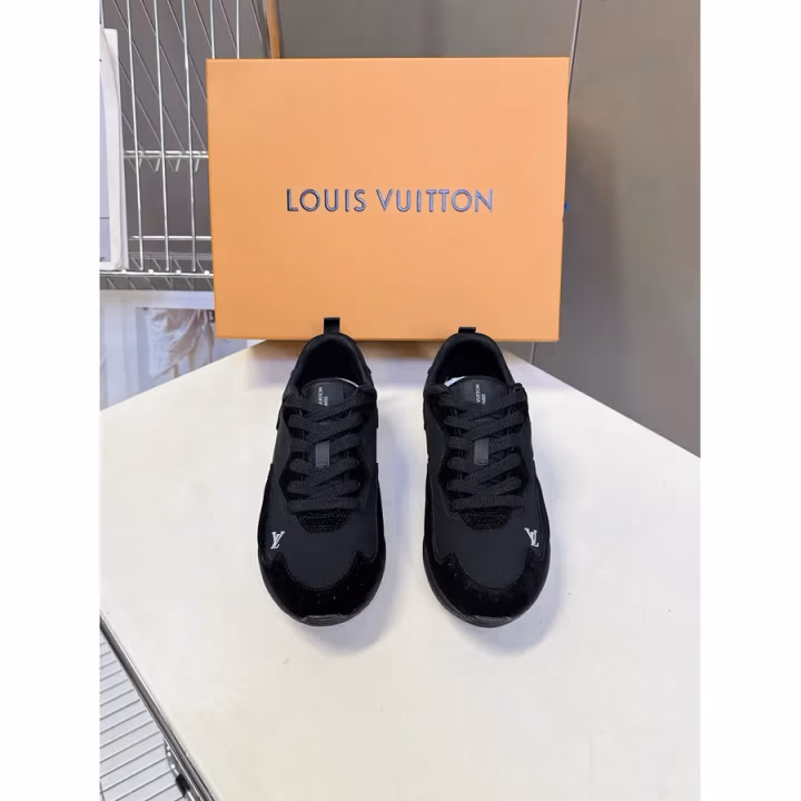 Louis Vuitton black sneaker — ref 813867
