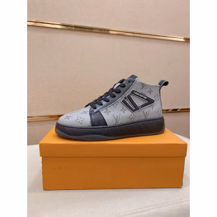 Louis Vuitton grey sneaker — ref 756446