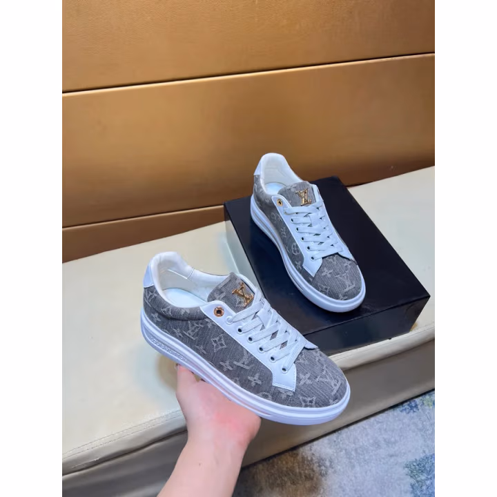Louis Vuitton grey sneaker — ref 750497
