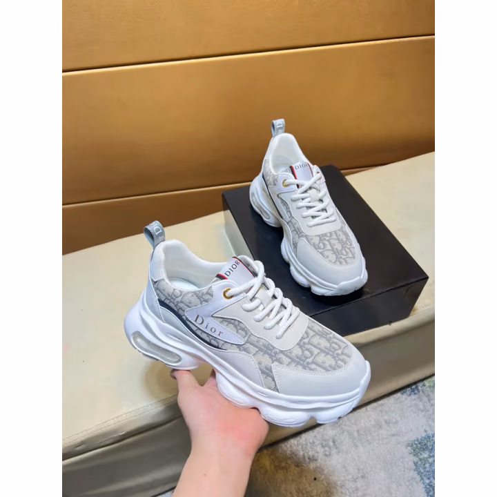 Louis Vuitton white sneaker — ref 750504