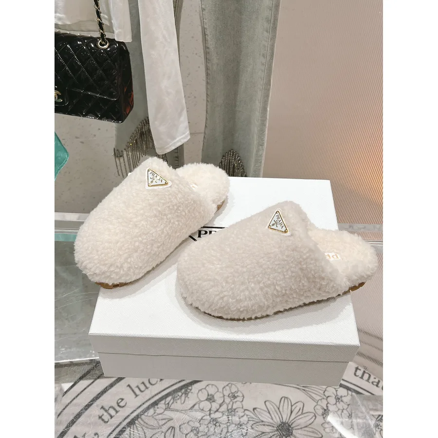 Prada cream shoe — ref 813589