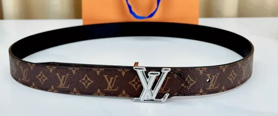 Louis Vuitton 30 mm reversible belt in Monogram canvas with a silver-tone LV Initiales buckle and a black reverse face
