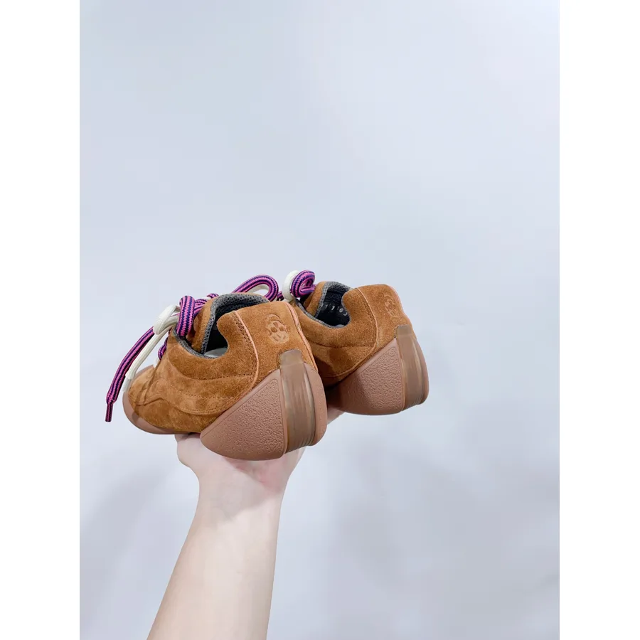 Suede McQueen-style low-top with a small embossed flower-shaped logo on the heel, cream and purple laces and a textured toe bumper