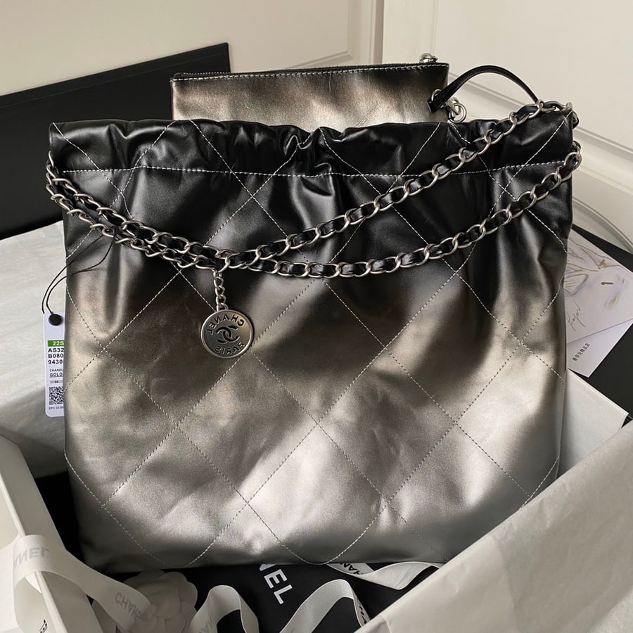 Chanel 22 Medium catalog photo, album reference 785502