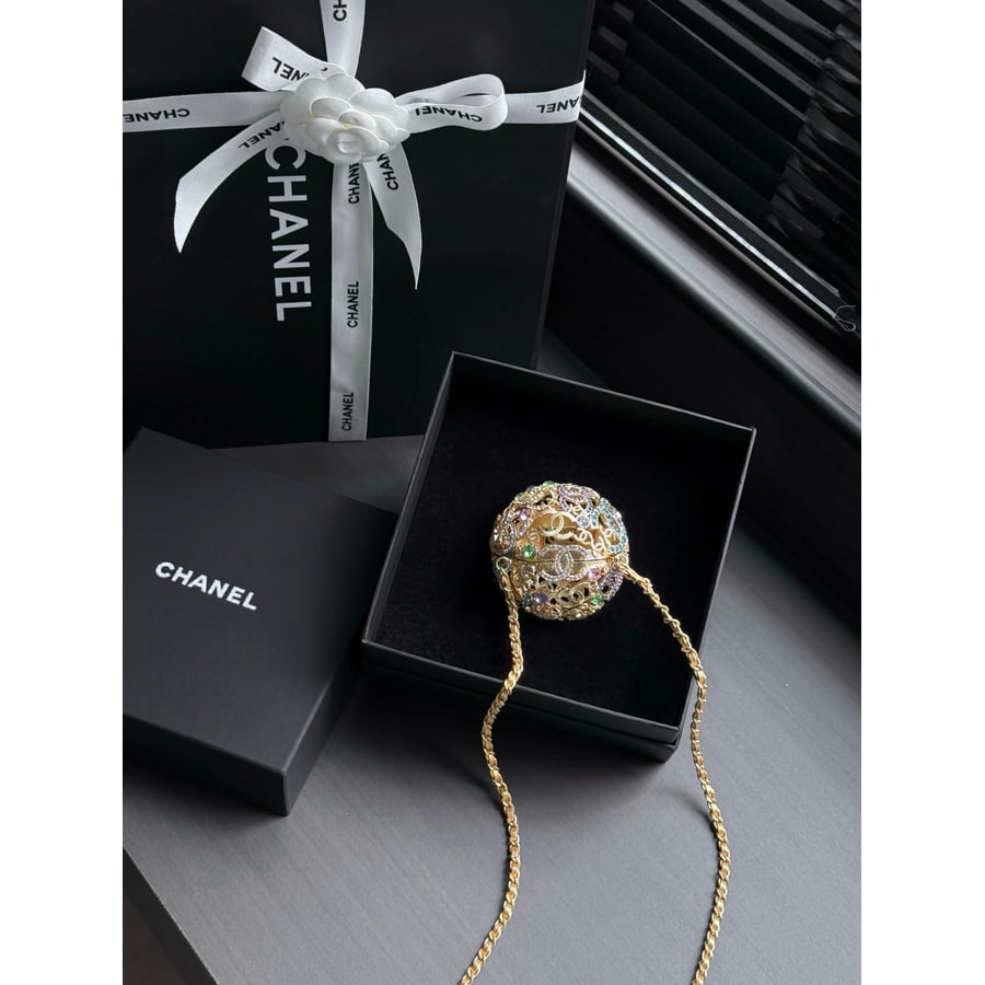 Chanel 22 Medium catalog photo, album reference 807905