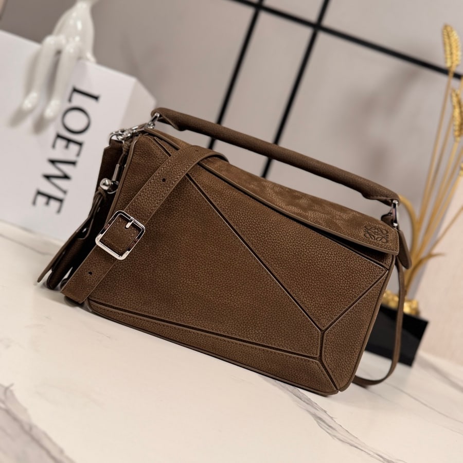 Loewe Puzzle catalog photo, album reference 770719