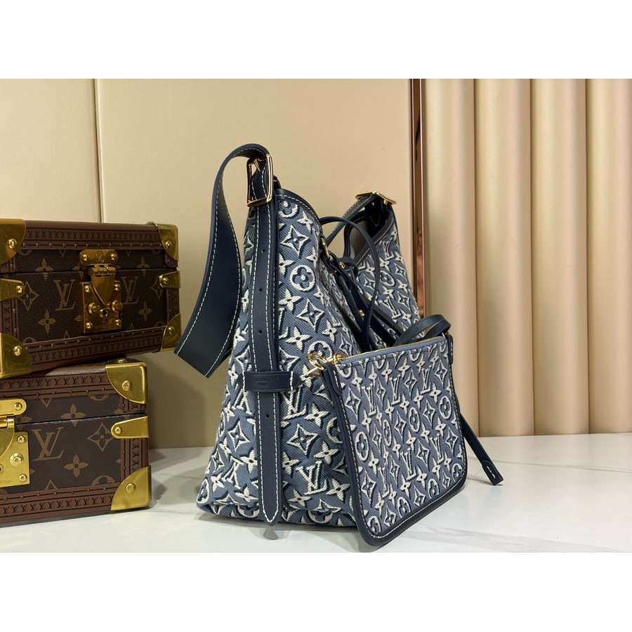 Louis Vuitton CarryAll PM catalog photo, album reference 795617