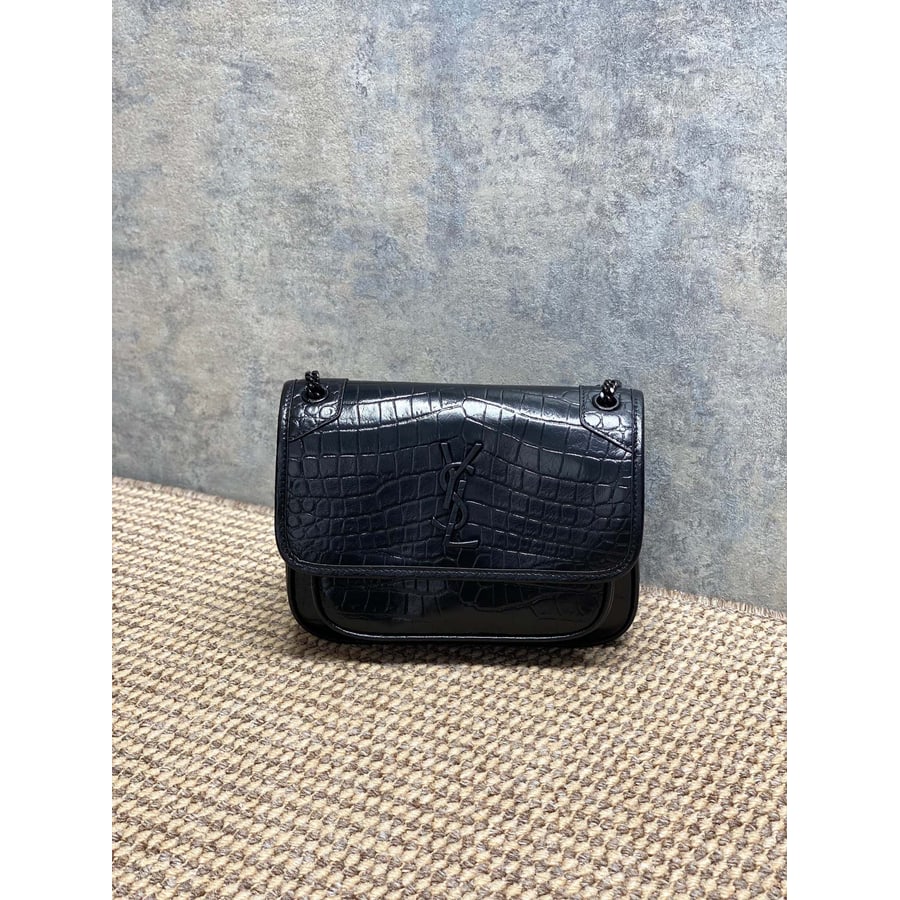 Saint Laurent Niki catalog photo, album reference 770772